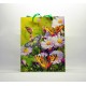 Popierinis dovanų maišelis su rankenomis, dekoruotas drugeliais ir gėlėmis