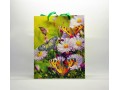Popierinis dovanų maišelis su rankenomis, dekoruotas drugeliais ir gėlėmis