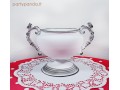 Balta metalinė vaza